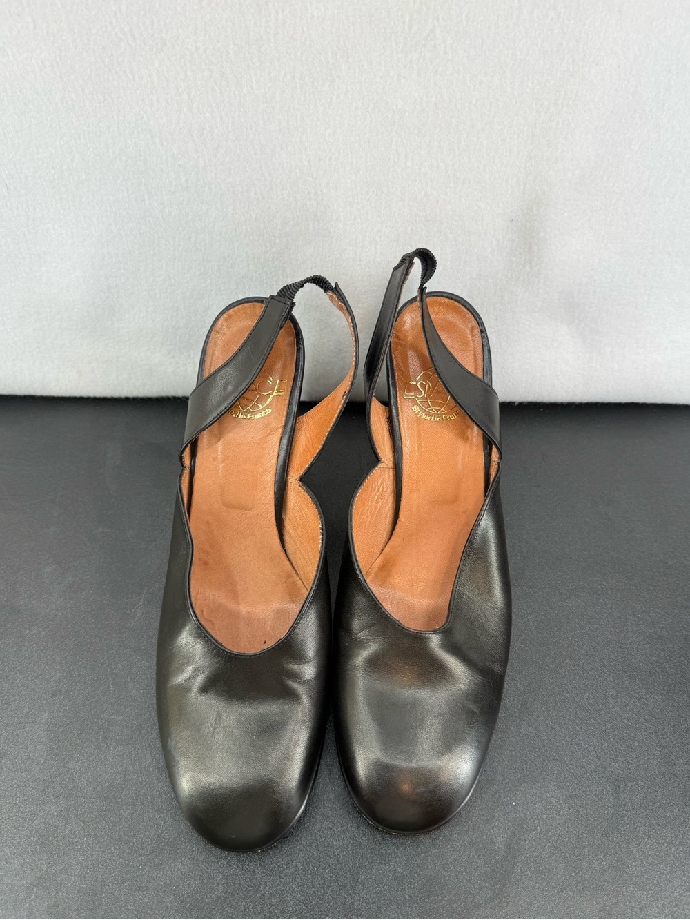 Espace by Robert Clergerie Classic round toe sling back size 8